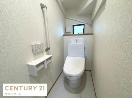 �g�C�� �g�C���͂P�E2�K�ɐݒu����Ă���A�������֍��t���̐����ȃg�C���B�iC�����ʐ^�j