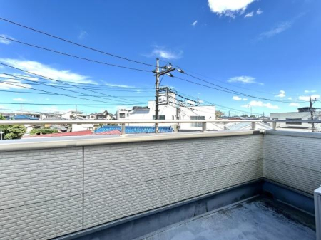 �o���R�j�[ 3�K�k�����m���̃��C�h�o���R�j�[����̒��]�ł��B���ꂽ���ɂ̓e�[�u���Z�b�g��u���ēǏ����y����ł��ǂ��ł��ˁ�