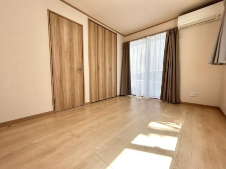 �m�� 1�K�̓쐼���̗m���ɂ��V���b�^�[�t�̑���2�ʂ���A�����ɂ͓��������������ޖ��邢�����Ƃ��Ă����p���������܂��B
