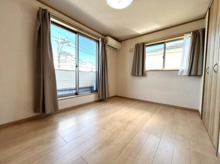 �m�� 3�K�̖k�����̗m���ł��B���[�͂����Ղ�̃N���[�[�b�g�ƃ��C�h�o���R�j�[������A���K�Ȃ��Ǝ��Ԃ����߂������������܂��B