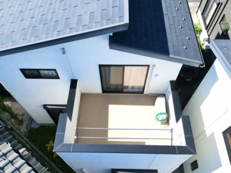�o���R�j�[ ��12.7���̗m���ɖʂ����A����t���̂������o���R�j�[�B�Ă͂��q�l�p�v�[���␅�V�тɂ��֗��ŁA�L���ɂ���Ƃ肪����܂��B���󕨂����������łȂ��A���ړI�Ɏg����J���I�ȋ�Ԃł��B��AI���H�ς�