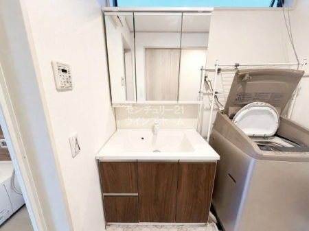 ���ʑ�E���ʏ� �O�ʋ��^�C�v�̐��ʉ��ϑ�͋��̊p�x���ς�����̂ŁA�w�A�X�^�C���⃁�C�N�ɂ��������Ɋ������ł��ˁI���̌��͎��[�ɂȂ��Ă���̂ōׁX�������̂����[�ł��܂��B��AI���H�Ő��ʗp��������Ă��܂�