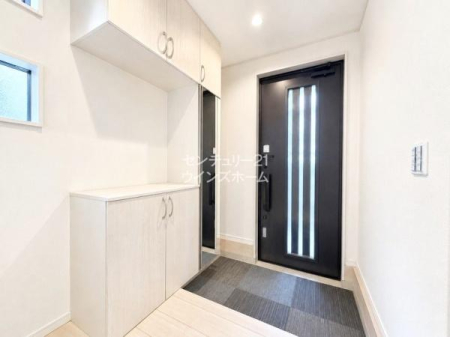 ���� �Ƃ̑���ۂ����߂�G���g�����X�͂����L���C�ɂ��Ă����������́B�����Ŏ��[�͂̍����V���[�Y�{�b�N�X���������܂����I�p���t���Ȃ̂ł��o�����O�̍ŏI�`�F�b�N���΂�����ł��B��AI���H�ŉו��������Ă��܂�