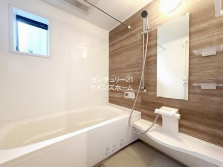 ���� �o�X���[���͈���̔���������났�̏ꏊ�ɂ��Ȃ�܂��B��؃^�C�v�̗����ŉ��K�ȃo�X�^�C�����y����ł��������I�g�[�����@�t���Ȃ̂ŉJ�̓��͈ߗފ������Ƃ��Ă��g���܂��I��AI���H�Ő��ʗp��������Ă��܂�