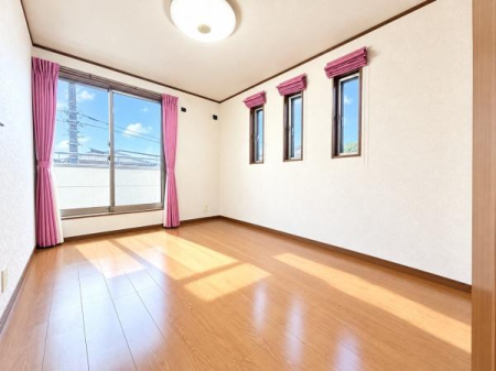 �m�� 2�K�쐼���̗m���ł��B����������ǂ��f�U�C�����ɗD�ꂽ�����������ȕ��͋C�����o���Ă���܂��􁦕������n�ʐ^����ɍ쐬����AI�摜�ł��B