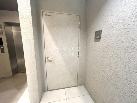 ���̑����p�� 24���ԃS�~�o���\�ł��I�S�~�̓����C�ɂ��邱�ƂȂ��A���ł��D���Ȏ��ԂɎ̂Ă���̂ŁA�������𐴌��ɕۂĂ܂��B�܂����Z�җl�����R�Ɏg����d�����]�Ԃ����p�ӂ��Ă��܂��I