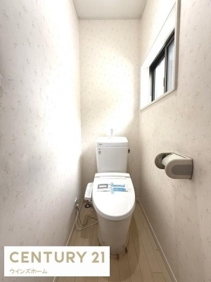 �g�C�� �g�C���͂P�E2�K�ɐݒu����Ă���A�������֍��t���̐����ȃg�C���B���t���Ŋ��C���ł��܂��B