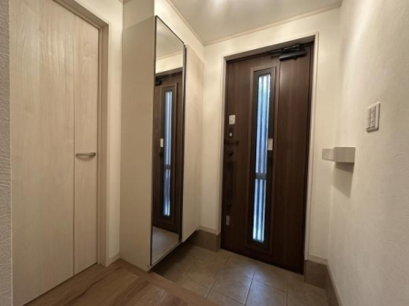 ���� �Ƃ̑���ۂ����߂�G���g�����X�͂����Y��ɂ��Ă����������́B�����Ō��ւɂ͎��[�͂̍����V���[�Y�{�b�N�X��ݒu���܂����I�p���t���ł��o�����O�̍ŏI�`�F�b�N���΂�����I��AI���H�ŉו��������Ă��܂�