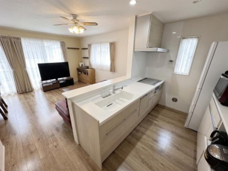 �L�b�`�� �V�X�e���L�b�`���͐l�C�̑Ζʎ����̗p�I�����������͂������Ă���Ƃ������r���O�ɂ��邲�Ƒ��Ƃ̉�b���y���߂܂��B�r���g�C���H��@�ɏ򐅊�t���̍��@�\�L�b�`���ł��I��AI���H�ňꕔ�ו��������Ă��܂�