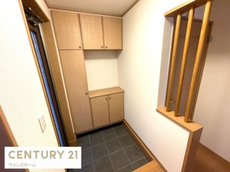 ���� �C������������[�ł���V���[�Y�{�b�N�X�ɉ����A�����⌮��u����X�y�[�X������A���o�����O��̓�����X���[�Y�ł��B
