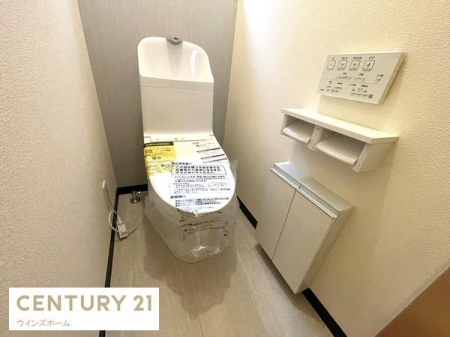 �g�C�� �g�C���͂P�E2�K�ɐݒu����Ă���A�������֍��t���̐����ȃg�C���B