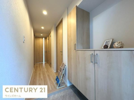 ���� �C������������[�ł���V���[�Y�{�b�N�X�ɉ����A�����⌮��u����X�y�[�X������A���o�����O��̓�����X���[�Y�ł��B