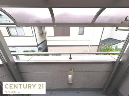 �o���R�j�[ ������������o���R�j�[�́A�}�ȉJ�ɂ��z�����ꂽ�g���₷���X�y�[�X�B������������ݒu����Ă���A�����̂�����ɕ֗��ł��B