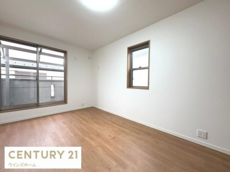 �m�� 7.5���̗m���̓x�b�h�������Ă��]�T�̂���L���ł��B��Ƃ�̂���N���[�[�b�g�����������[�ɍ���܂���I�쑤�o���R�j�[�ɖʂ��A�z������ǍD�ł��I