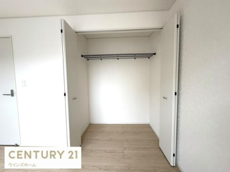 ���[ ��e�ʃN���[�[�b�g�������B�ߗނ�G�ߕ��܂ł���������[�ł��A���������L�X�Ɖ��K�ɂ��g�����������܂��B
