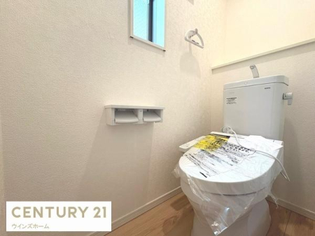 �g�C�� �g�C���͂P�E2�K�ɐݒu����Ă���A�������֍��t���̐����ȃg�C���B