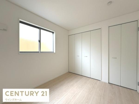 �m�� 5.2���̗m���͓�ʍ̌��Ŗ��邭�J���I�B���[��2�J�������A����������������ƕۂĂ���K�ȃv���C�x�[�g��Ԃł��B