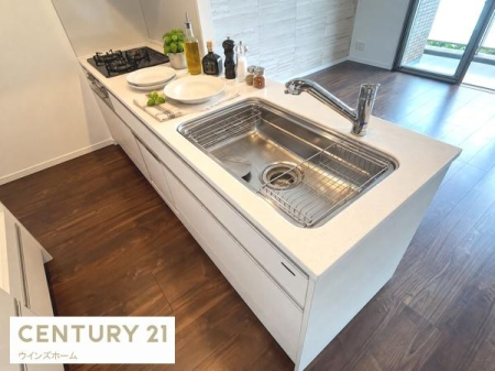 �L�b�`�� �J�����̂���ΖʃJ�E���^�[�L�b�`�����̗p�B���r���O�E�_�C�j���O�Ƃ̈�̊�������A�q�ǂ��������A���Ƒ��Ƃ̂Ȃ���������Ȃ��炨�������y���߂܂��B