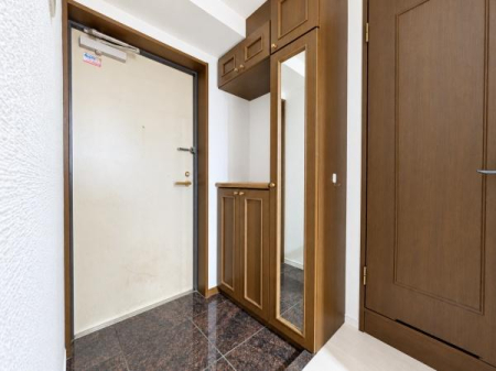���� �Ƃ̑���ۂ����߂�G���g�����X�͂����L���C�ɂ��Ă����������́B�����Ō��ւɂ͎��[�͂̍����V���[�Y�{�b�N�X���������Ă��܂��I�p���t���ł��o�����O�̍ŏI�`�F�b�N���΂�����ł��I