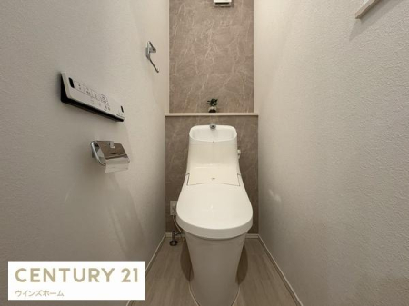 �g�C�� �g�C���͂P�E2�K�ɐݒu����Ă���A�������֍��t���̐����ȃg�C���B