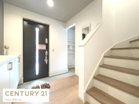 ���� �L�X�Ƃ����V���[�Y�C���N���[�[�b�g�ŁA���ւ͂��ł��������萴���B��e�ʂ̉��I�Ǝ��[�X�y�[�X���A�Ƒ��̕�炵���X�}�[�g�ɐ����܂��B
