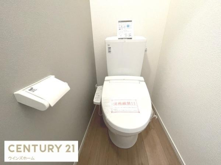 �g�C�� �g�C���͂P�E2�K�ɐݒu����Ă���A�������֍��t���̐����ȃg�C���B