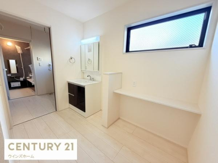 ���ʑ�E���ʏ� ���ʎ��͂�Ƃ肠��L���Ŗ����̏��������K�ł��B�����������A���l���ގ��[�X�y�[�X�A����J�E���^�[��t���I�u�􂤁E�����E��ށE���܂��v�Ƃ�������Ƃ��ꂩ���Ŋ����ł���A�Ǝ������A�b�v�Ɍ������Ȃ���Ԃł��B