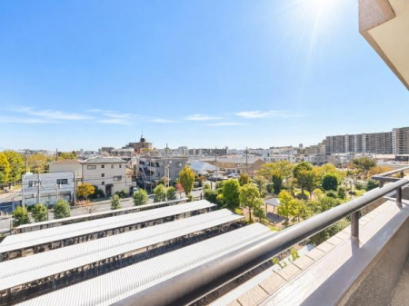 �Z�˂���̒��]�ʐ^ 4�K�̂������Ȃ̂Ō����炵���ǂ����]�ǍD�ł��I�ʍs�l�Ȃǂ̖ڂɐG��ɂ������ƂŃv���C�o�V�[���m�ۂ��₷���A�h�Ɩʂł����S���������̂��������ł��ˁI