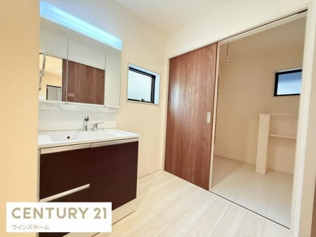 ���ʑ�E���ʏ� ���ʎ��͂�Ƃ肠��L���Ŗ����̏��������K�ł��B�����������A���l���ގ��[�X�y�[�X�A����J�E���^�[��t���I�u�􂤁E�����E��ށE���܂��v�Ƃ�������Ƃ��ꂩ���Ŋ����ł���A�Ǝ������A�b�v�Ɍ������Ȃ���Ԃł��B