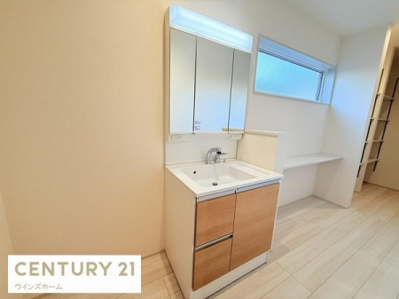 ���ʑ�E���ʏ� ���ʎ��͂�Ƃ肠��L���Ŗ����̏��������K�ł��B�����������A���l���ގ��[�X�y�[�X�A����J�E���^�[��t���I�u�􂤁E�����E��ށE���܂��v�Ƃ�������Ƃ��ꂩ���Ŋ����ł���A�Ǝ������A�b�v�Ɍ������Ȃ���Ԃł��B