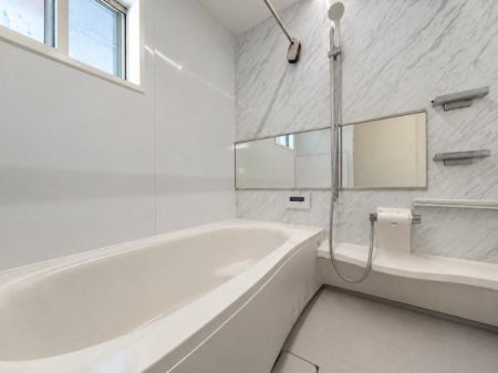 ���� �����C�͈���̔���������났�̏ꏊ�ł��B��؃^�C�v�̗����ŉ��K�ȃo�X�^�C�������y���݂��������I�g�[�����@�t���Ȃ̂ŉJ�̓��͈ߗފ������Ƃ��Ă��劈��I��AI���H�Ő��ʗp��������Ă��܂�