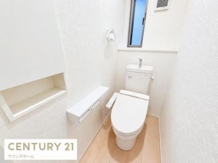 �g�C�� �g�C���͂P�E2�K�ɐݒu����Ă���A�������֍��t���̐����ȃg�C���B���t���Ŋ��C���ł��܂��B