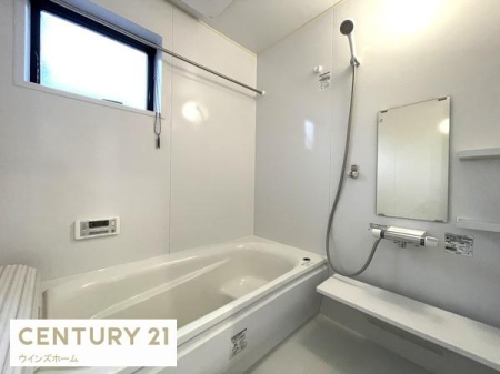 ���� ���t���Ŋ��C���₷�����邢�o�X���[���B���������g�[�@������A�J�̓��̐���ɂ��֗��B�������Ƃ��������ň���̔��������A�����������Ԃł��B