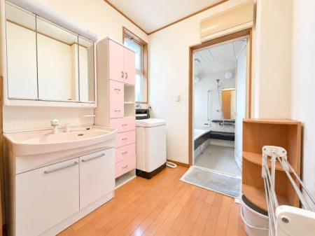 ���ʑ�E���ʏ� �傫���Đ[�����ʃ{�E���ƈ����o����n���h�V�����[����������O�ʋ��^�̃V�����v�[�h���b�T�[�B���̌��͎��[�ɂȂ��Ă���̂ōׁX�������̂����[�ł��܂��I��AI���H�ňꕔ�̉ו��������Ă��܂�