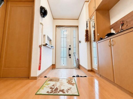 ���� �Ƃ̑���ۂ����߂�G���g�����X�͂����L���C�ɂ��Ă����������́B�����Ō��ւɂ͎��[�͂̍����V���[�Y�{�b�N�X�������I�J�E���^�[�����ɂ��Ԃ⏬���������Ă��D�݂̋�ԉ��o���\�ł��I